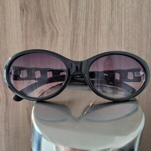Liz Claiborne Black Chain Temple Sunglasses